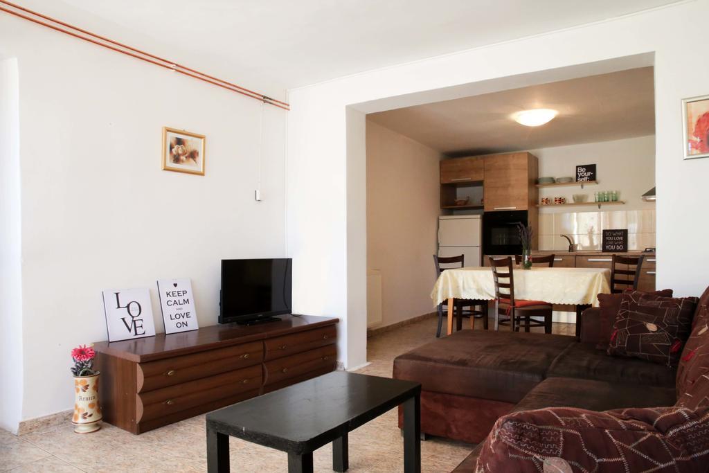 Apartments Roko Тисно Екстер'єр фото