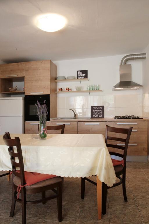 Apartments Roko Тисно Екстер'єр фото