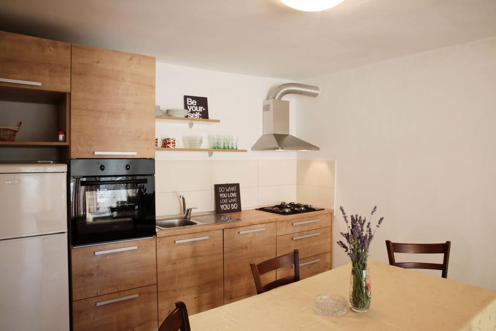 Apartments Roko Тисно Екстер'єр фото