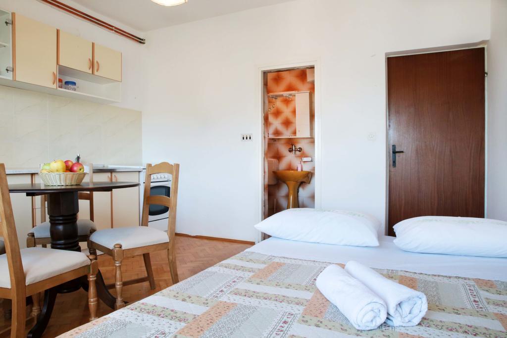 Apartments Roko Тисно Екстер'єр фото