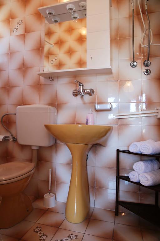 Apartments Roko Тисно Екстер'єр фото
