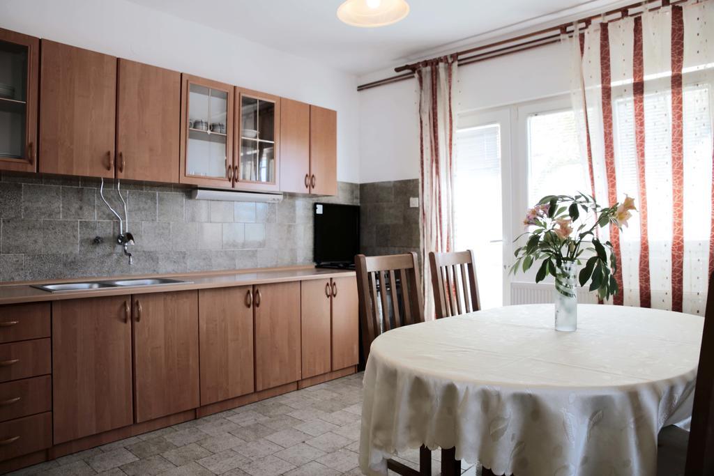 Apartments Roko Тисно Екстер'єр фото