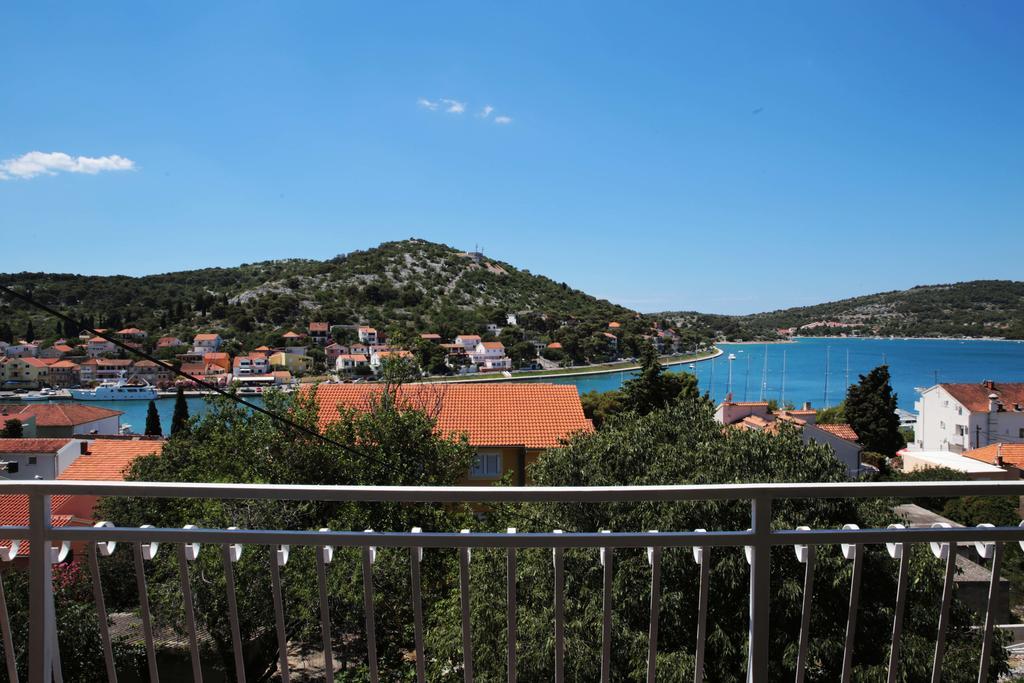 Apartments Roko Тисно Екстер'єр фото