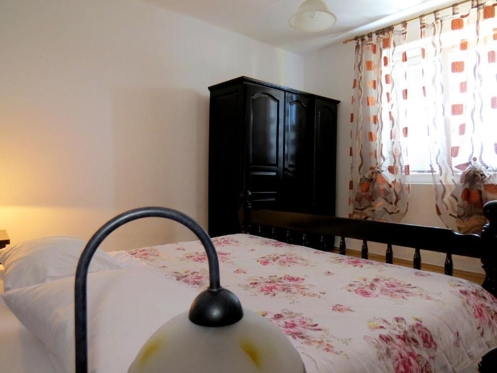 Apartments Roko Тисно Екстер'єр фото